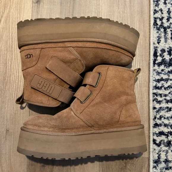 UGG Nuemel Platform Boots - Picture 3 of 7